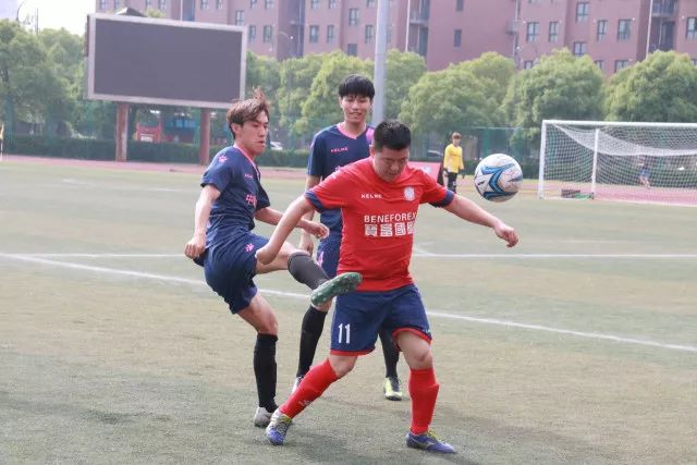 辛迪·克劳馥之子突亡震惊时尚界：家庭悲痛欲绝
